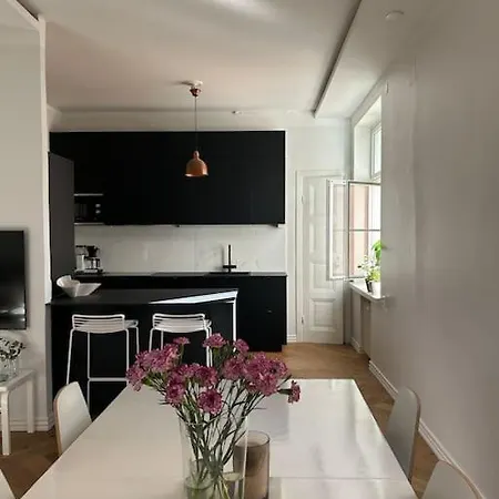アパート Valoisa Ja Rauhallinen Keskusta Kaksio 70 M2 トゥルク